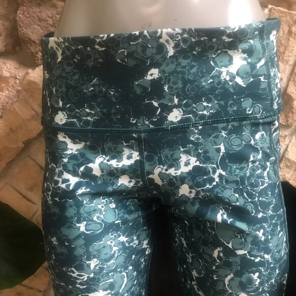 Under Armour Compression Green Patterned Cropped Mesh Leggings Women's Size L - Picture 6 of 9